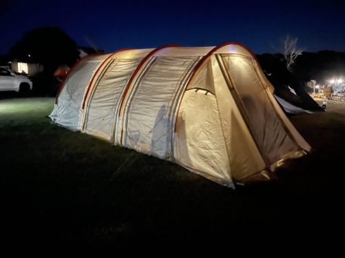 夜のテントの様子
